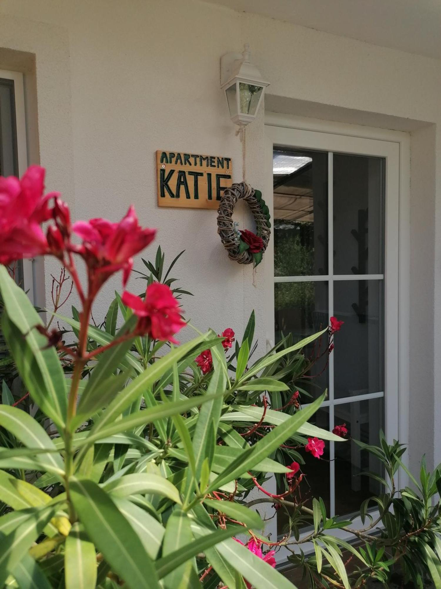 Garden Paradise Bled Apartments - Garden, Pond And Castle View מראה חיצוני תמונה